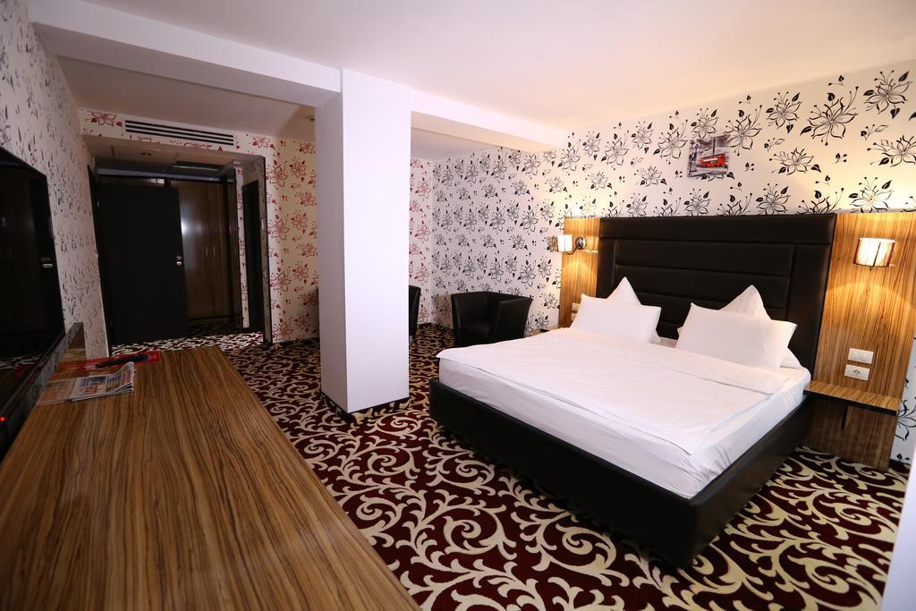 Hotel Articus Craiova Kültér fotó
