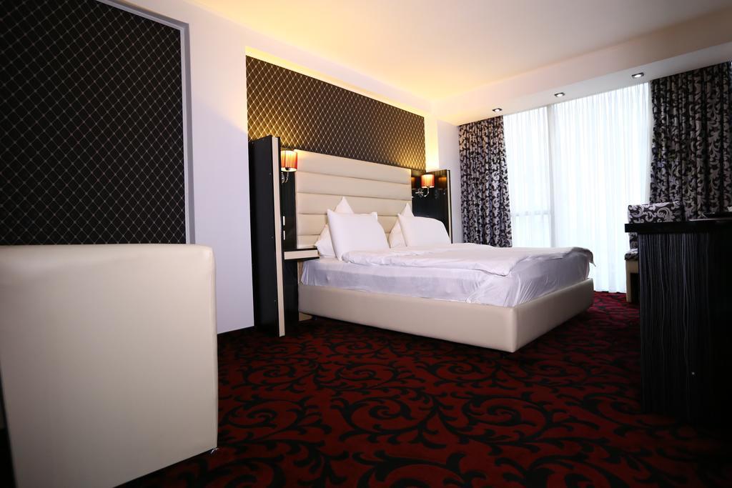 Hotel Articus Craiova Kültér fotó
