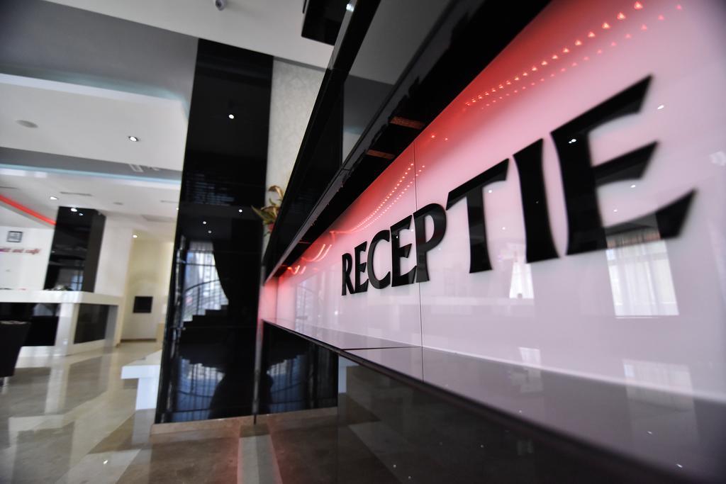Hotel Articus Craiova Kültér fotó