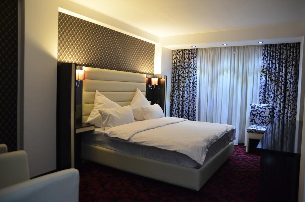 Hotel Articus Craiova Kültér fotó