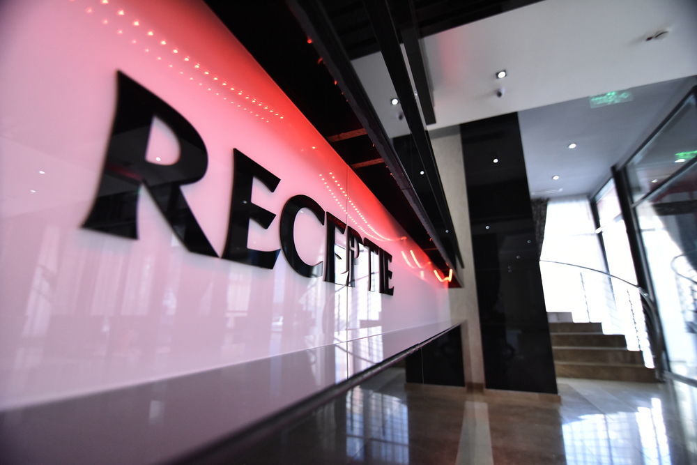 Hotel Articus Craiova Kültér fotó