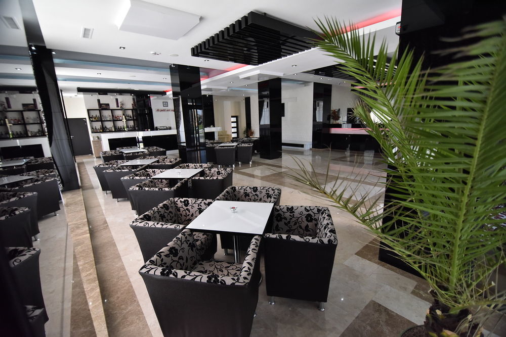 Hotel Articus Craiova Kültér fotó