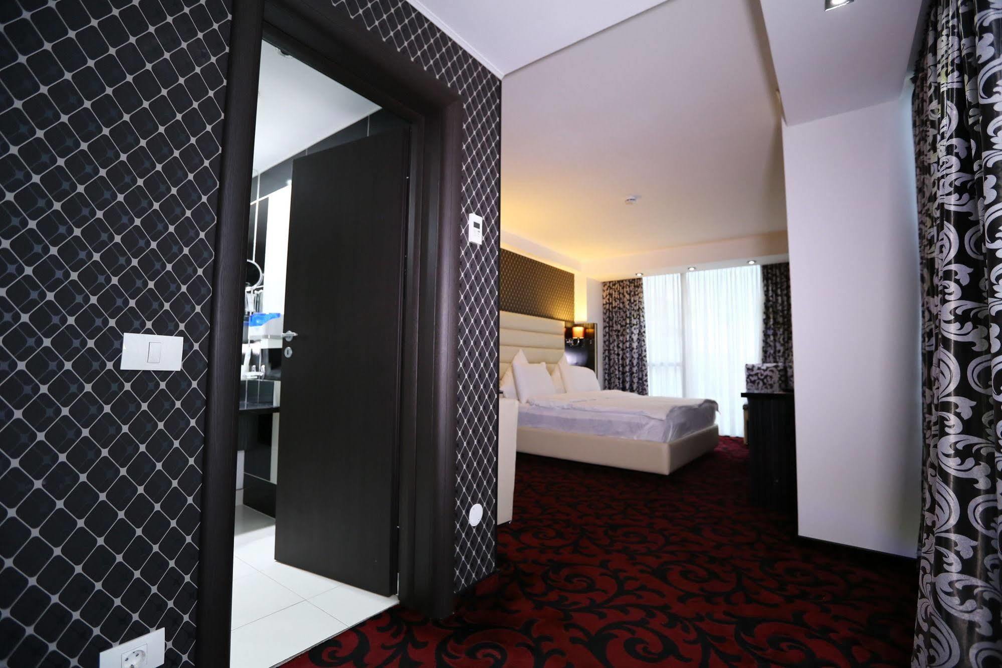 Hotel Articus Craiova Kültér fotó