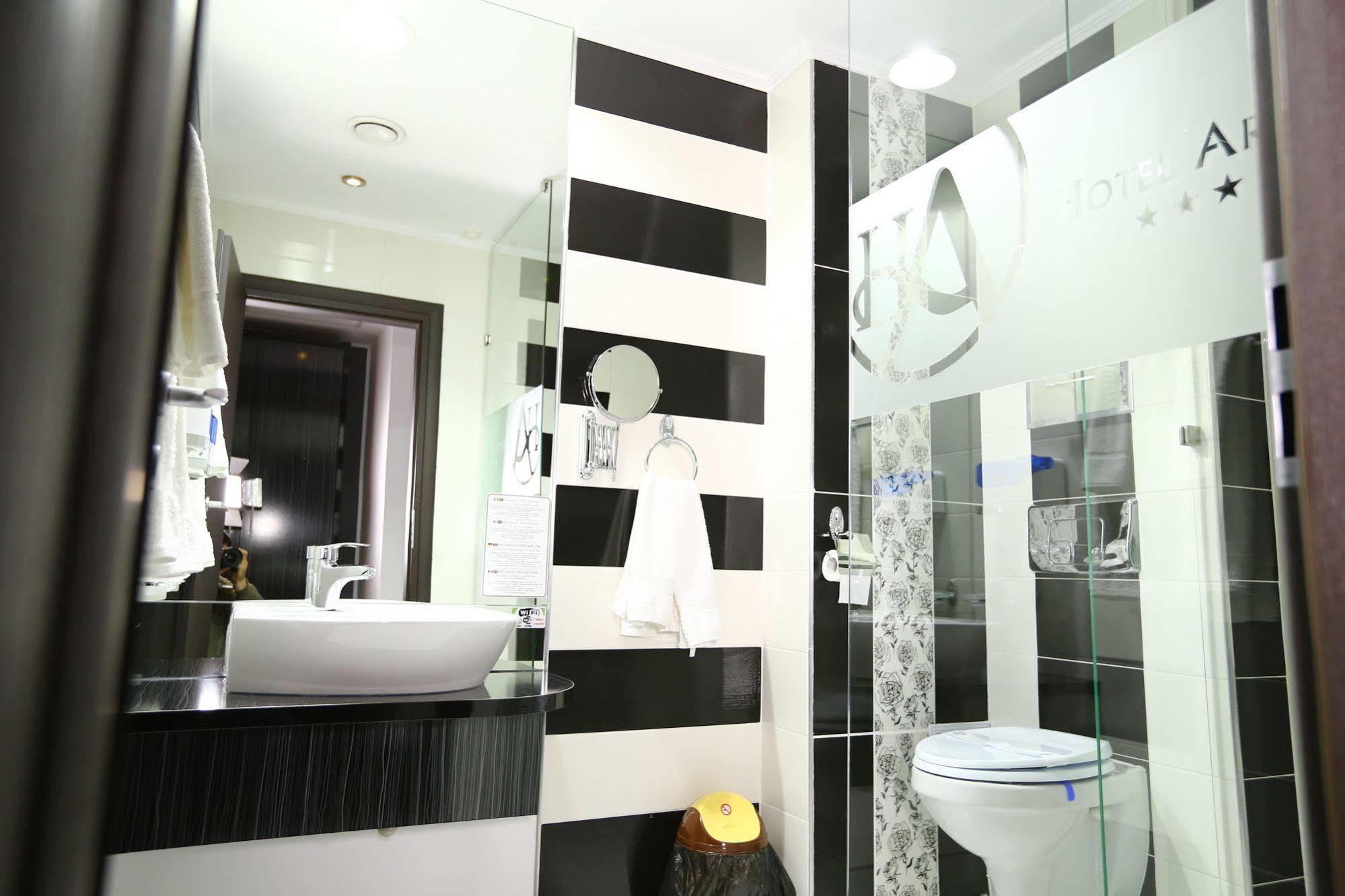 Hotel Articus Craiova Kültér fotó