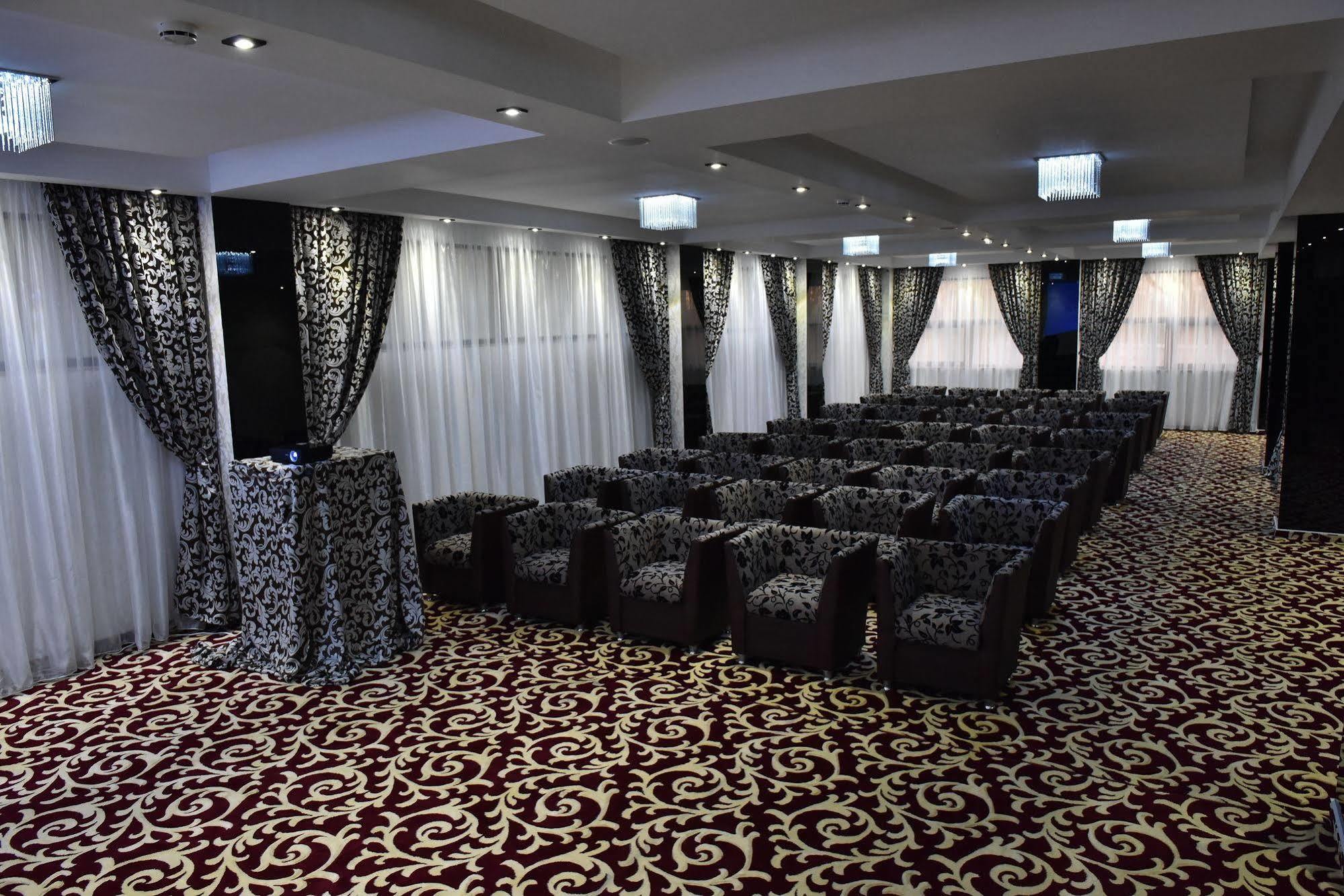 Hotel Articus Craiova Kültér fotó
