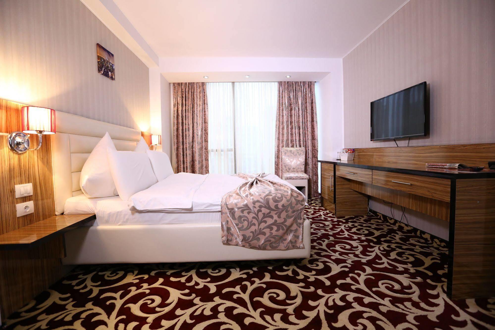 Hotel Articus Craiova Kültér fotó