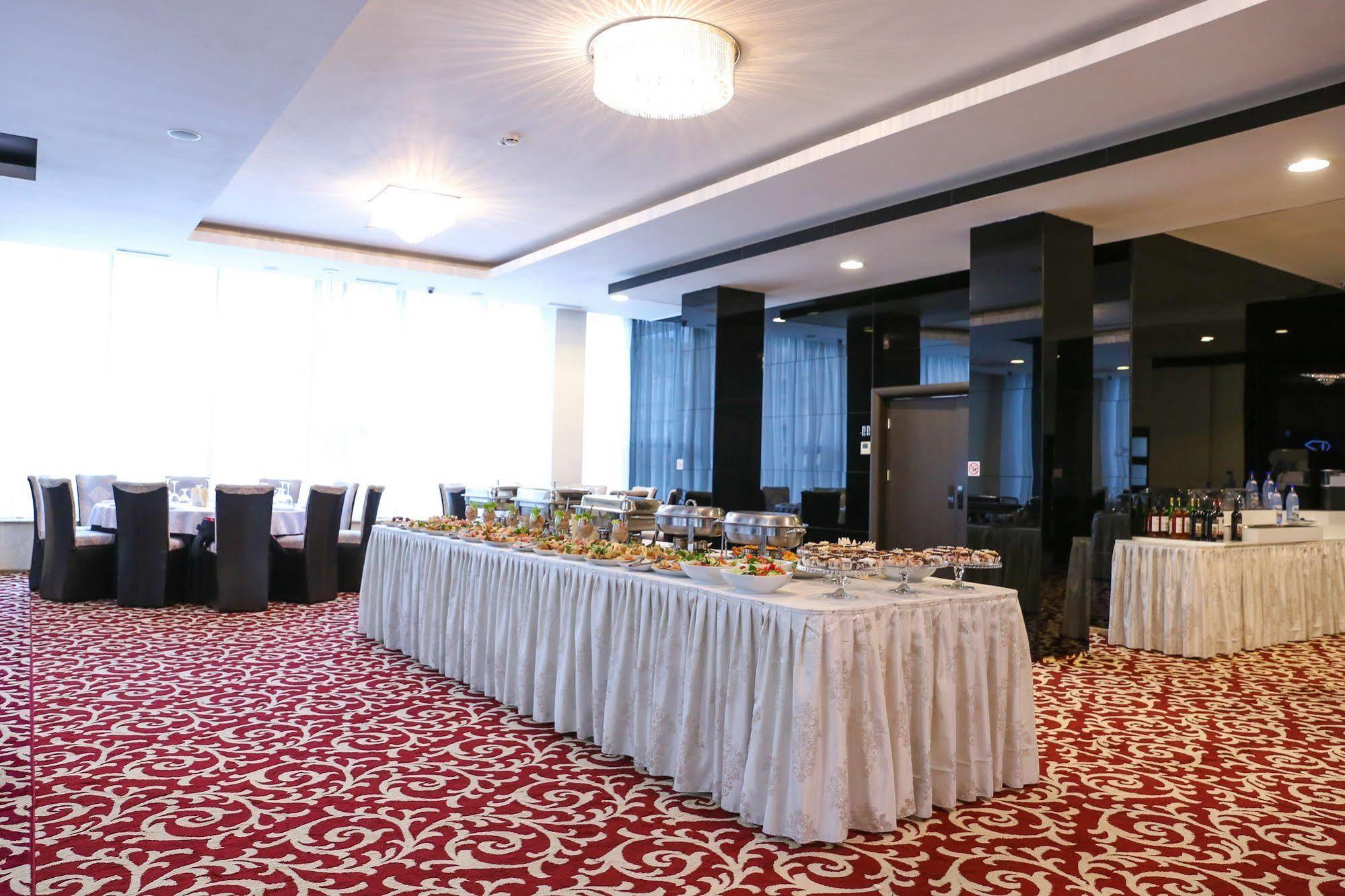 Hotel Articus Craiova Kültér fotó