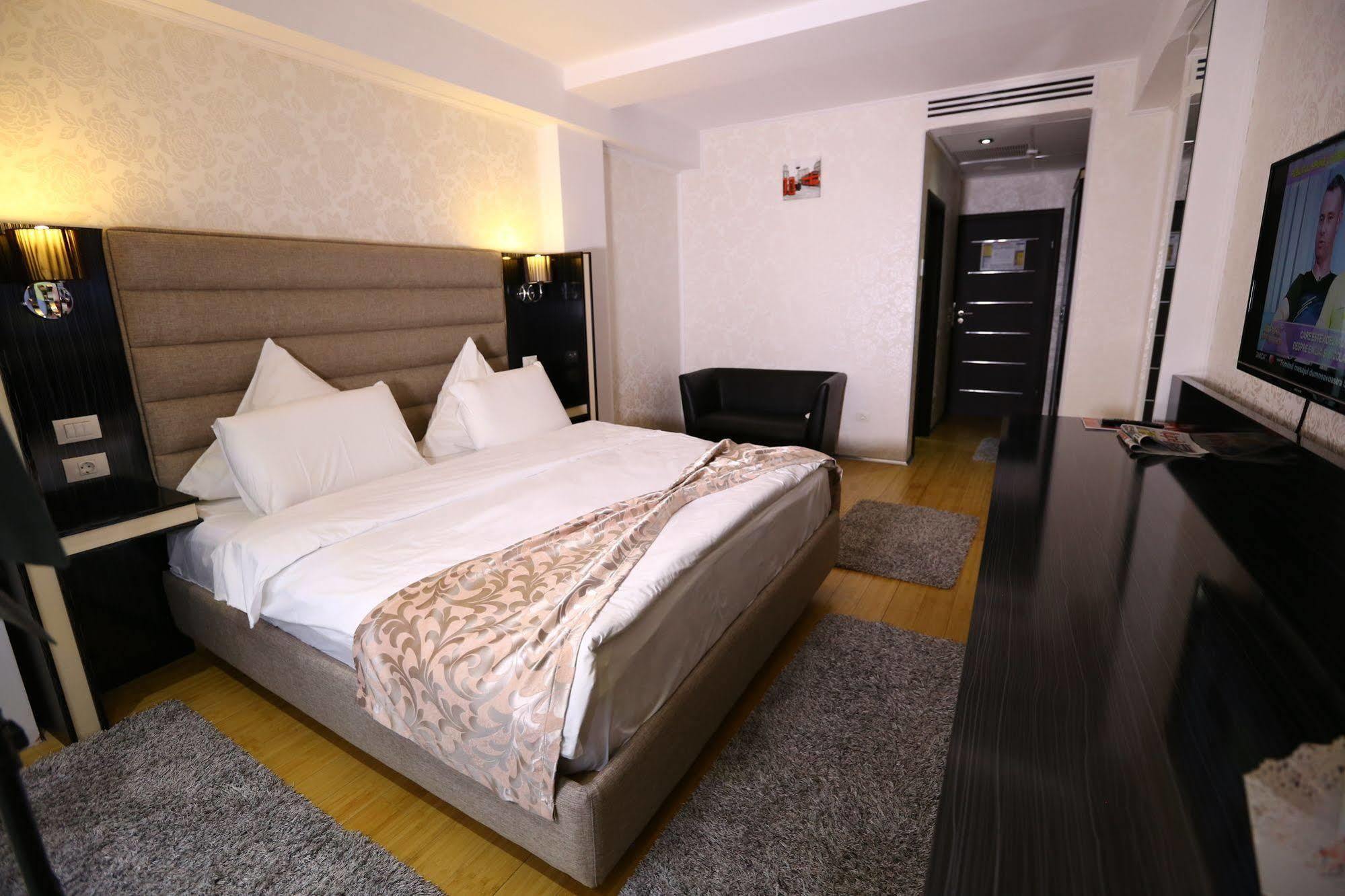 Hotel Articus Craiova Kültér fotó