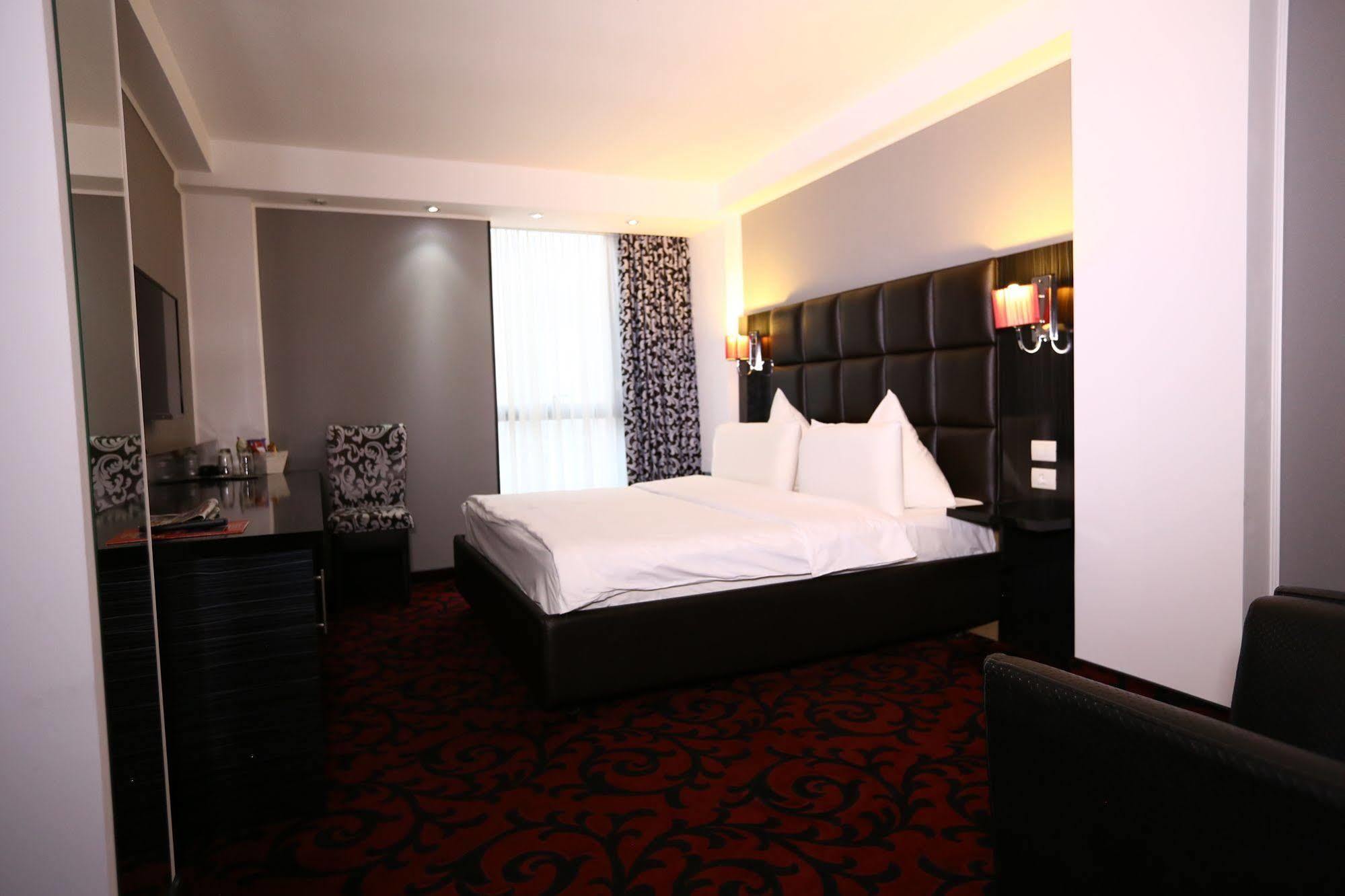Hotel Articus Craiova Kültér fotó