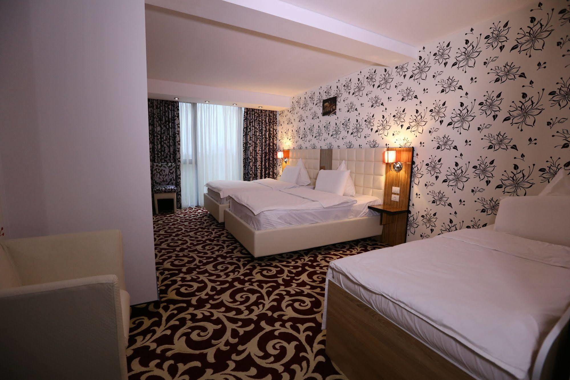 Hotel Articus Craiova Kültér fotó
