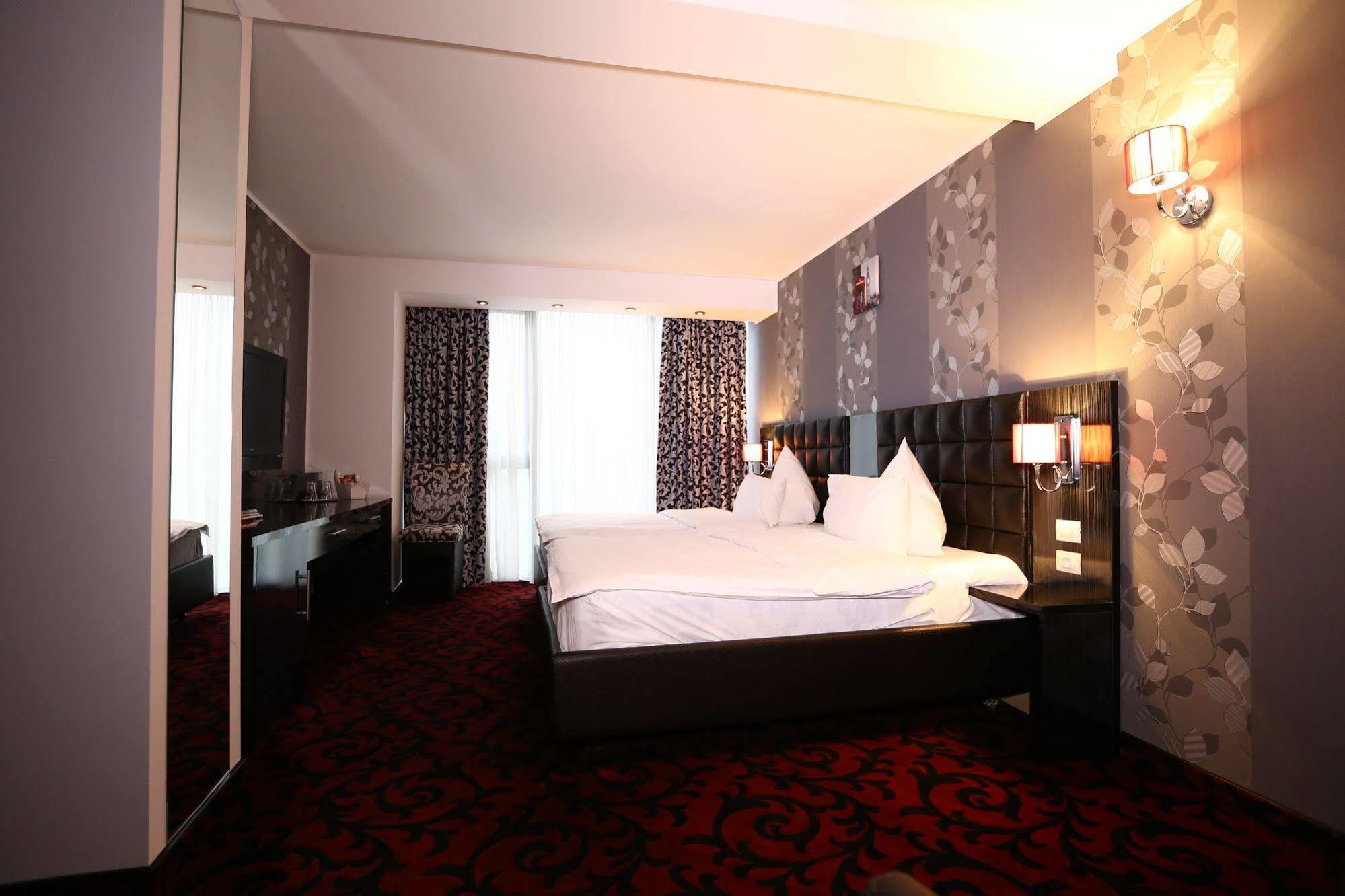 Hotel Articus Craiova Kültér fotó