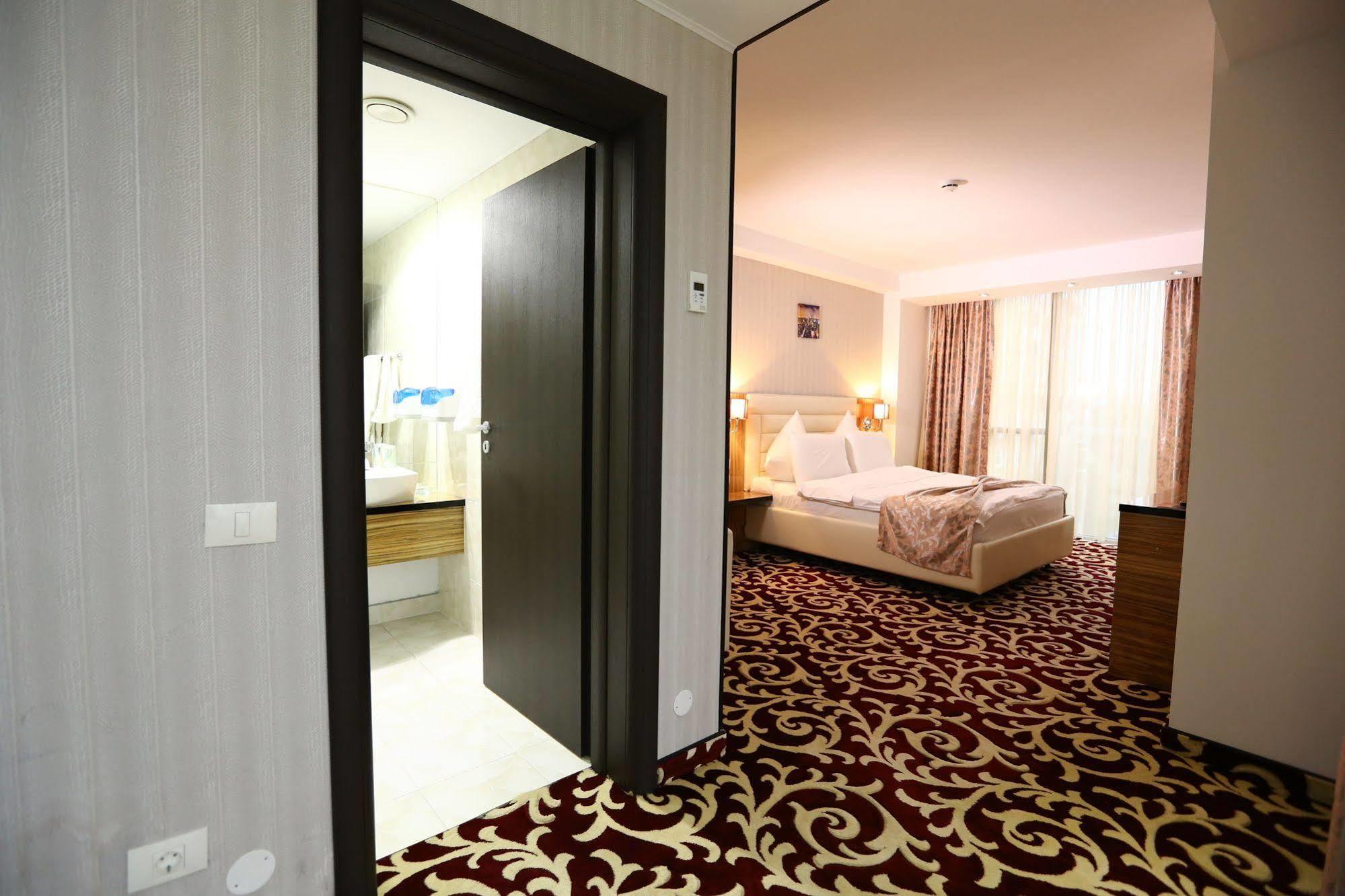 Hotel Articus Craiova Kültér fotó