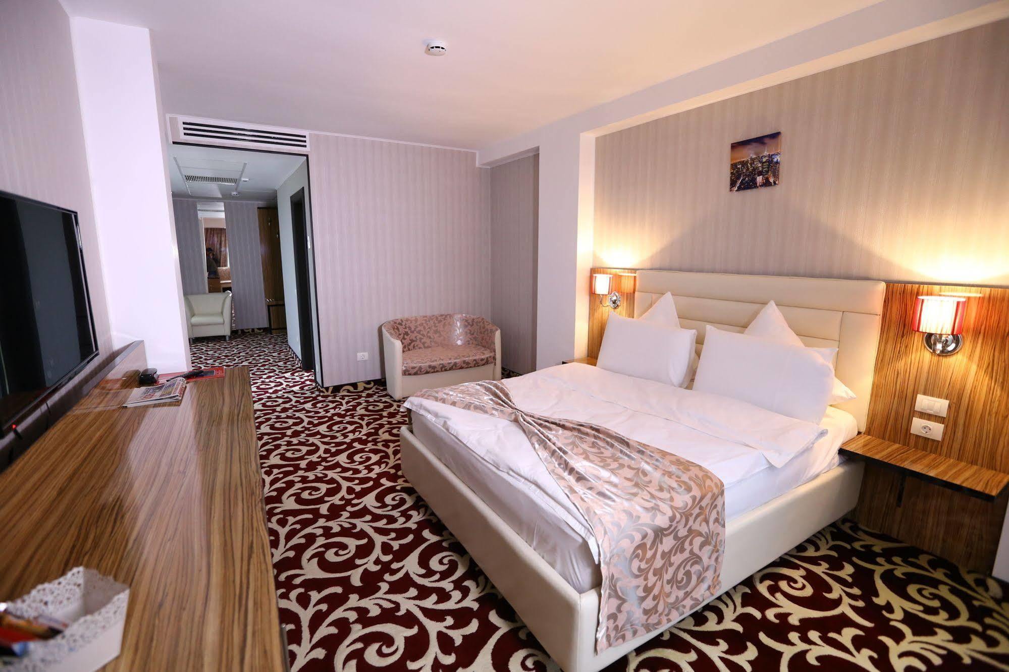 Hotel Articus Craiova Kültér fotó