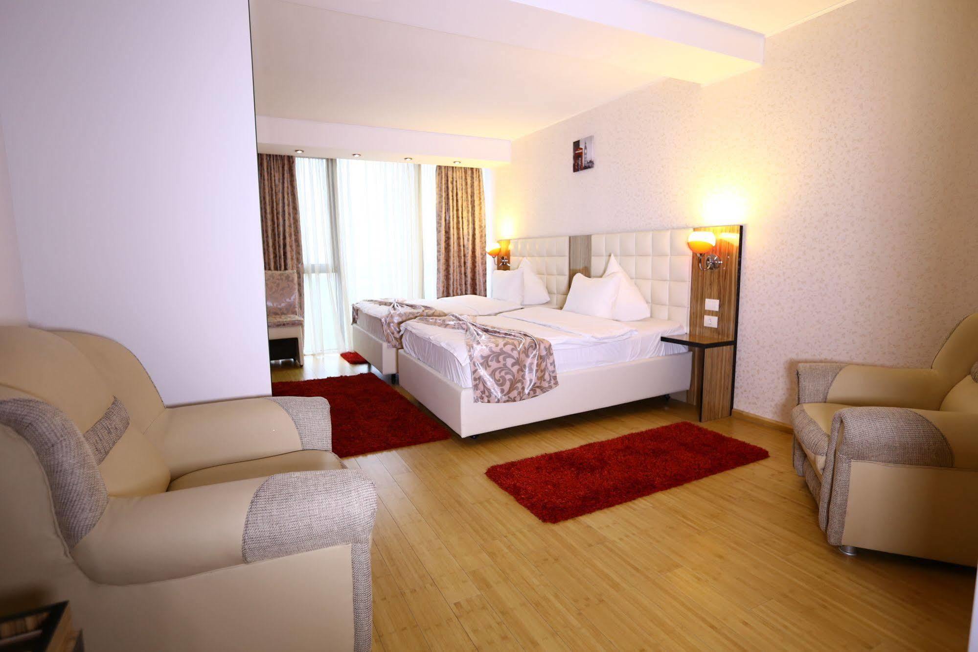 Hotel Articus Craiova Kültér fotó