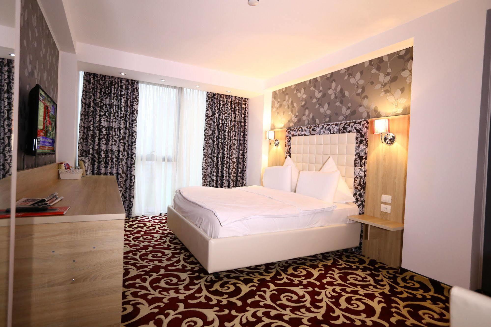 Hotel Articus Craiova Kültér fotó
